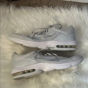 Nike Men's Shoes in Light Gray size 11.5